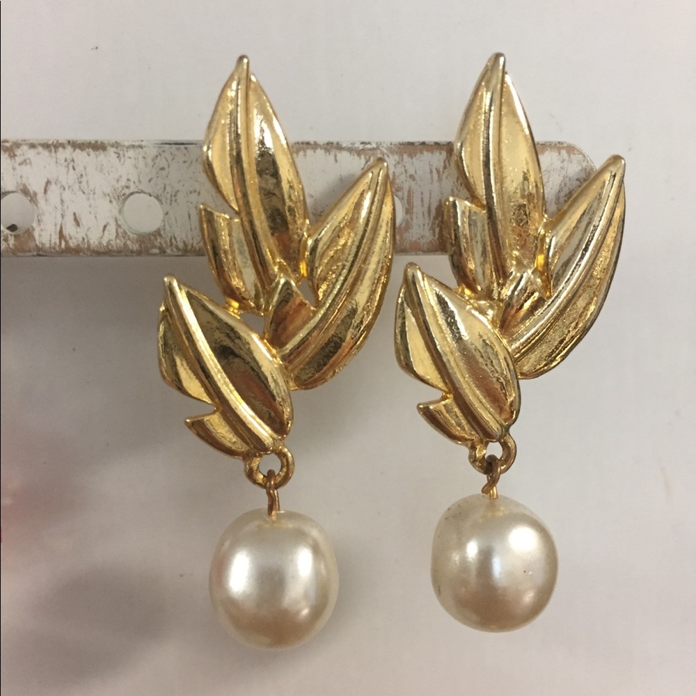 Pearl Drop & Leaf earrings